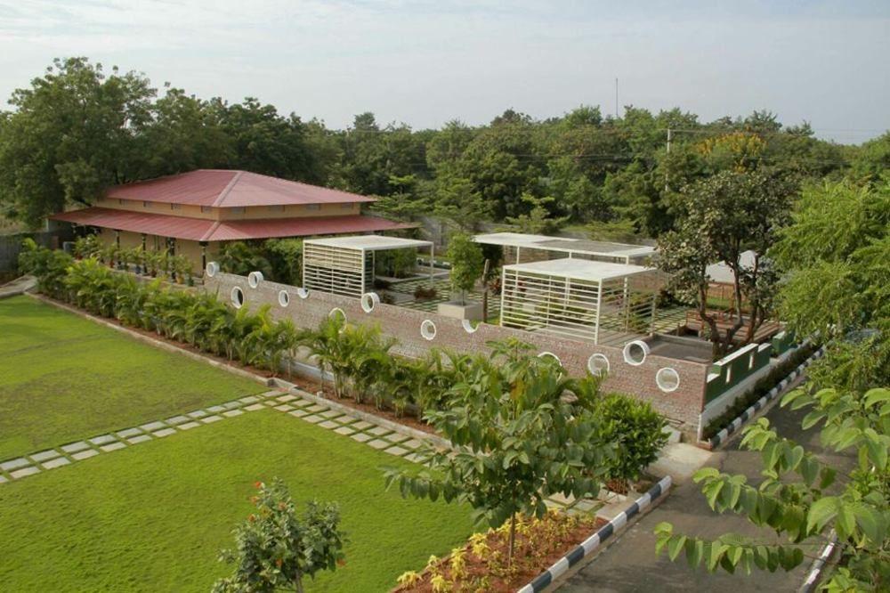 Resort Mrugavani &